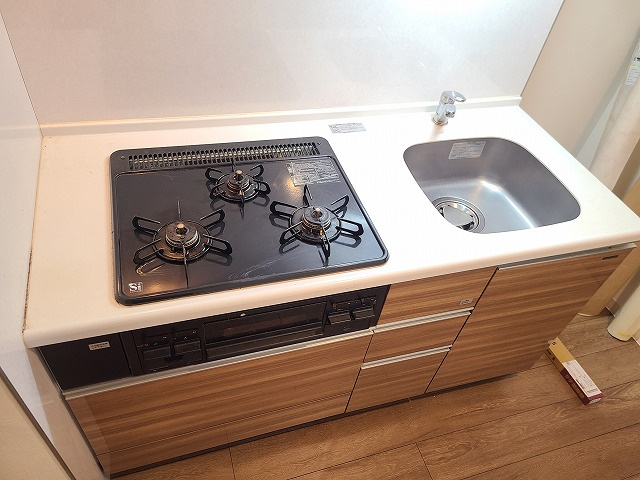 アークリュイールのキッチン|★３口ガスシステムキッチン・都市ガス仕様★