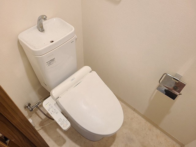 アークリュイールのトイレ|★温水洗浄便座付き★