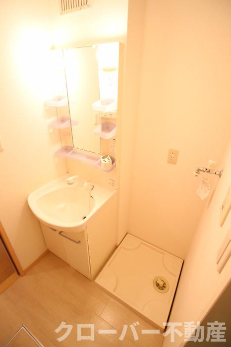 フローラルガーデン土器東の独立洗面台|洗面室