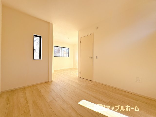 【新築戸建】KIS坂戸市千代田 7期 全1棟の洋室|２階居室は全室収納あり！たっぷりある収納活用でお部屋もキレイを保てます♪