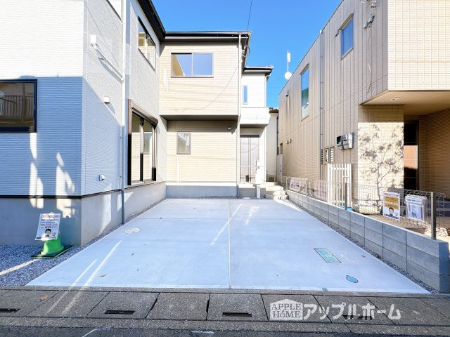 【新築戸建】KIS坂戸市千代田 7期 全1棟の外観|駐車場は並列駐車２台分☆来客時も安心です♪セカンドカー用にもお使いいただけます。