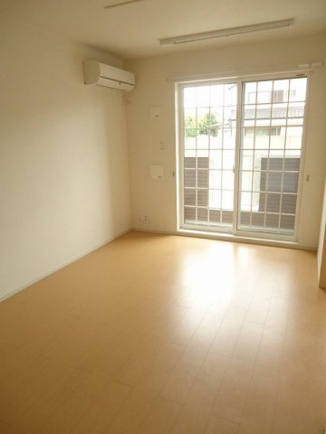 ジュネストヨハシ　Ⅱ番館の居間・リビング