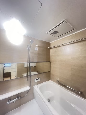 ピアッツァコート八木駅前の浴室|のびのび入浴できるバスルーム