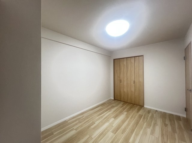 ピアッツァコート八木駅前の寝室|洋室6.2帖落ち着いて過ごせるお部屋なので、寝室にいかがでしょうか