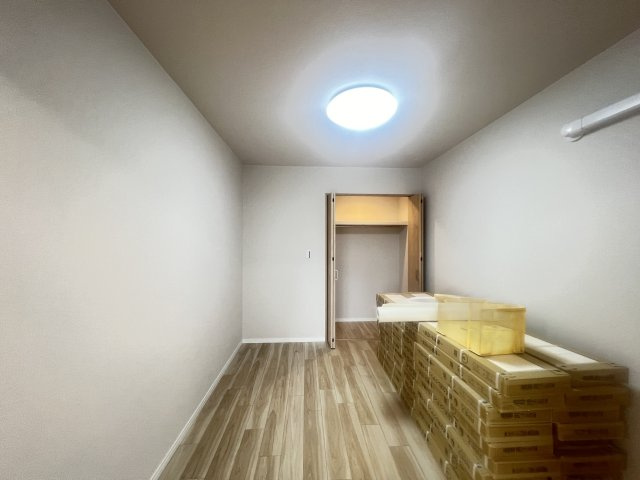 ピアッツァコート八木駅前の洋室|リビング横の洋室4.9帖