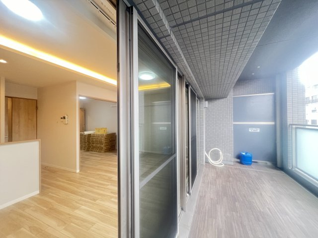 ピアッツァコート八木駅前のバルコニー|開放的で明るい空間を演出してくれるバルコニーです