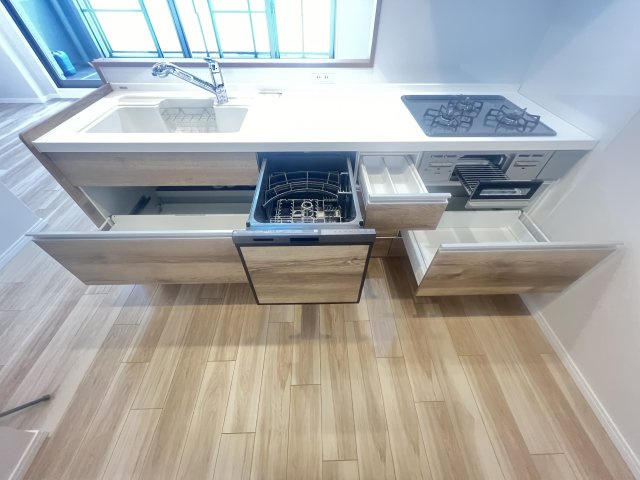 ピアッツァコート八木駅前のキッチン|引き出し収納が使いやすいシステムキッチン