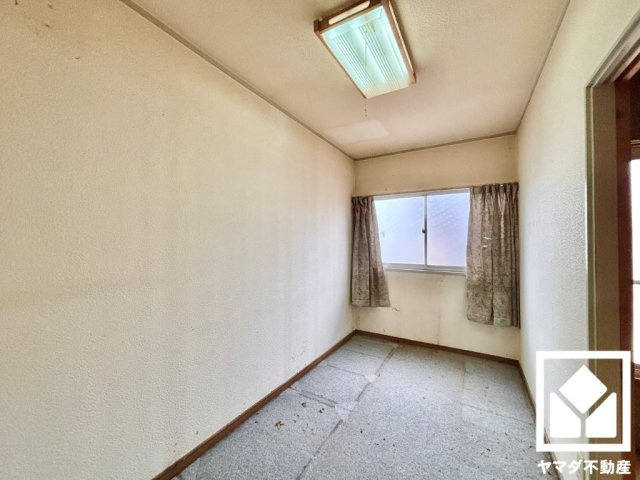 伏見区桃山町山ノ下の洋室