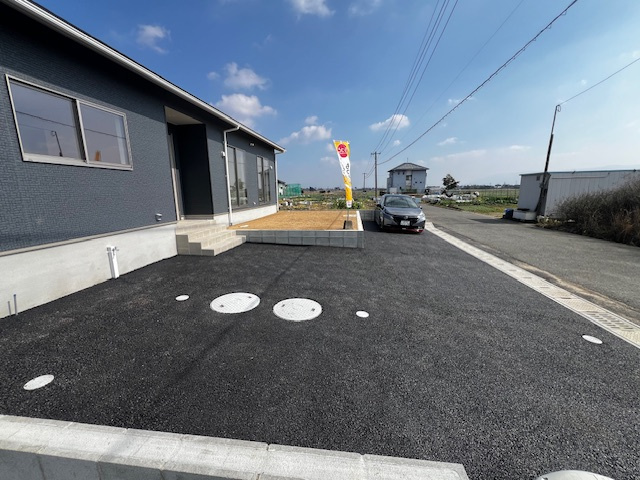 小郡市二森第1　2号棟の駐車場
