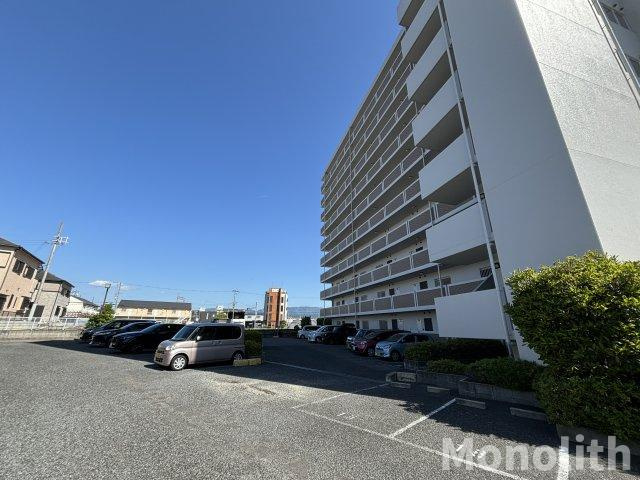 グレイスコートたちばなの駐車場