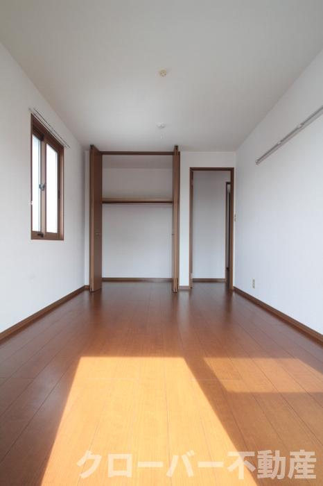 ローズガーデン土器東 A棟の寝室|その他