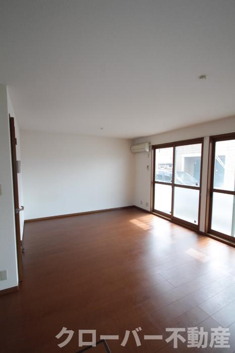 ローズガーデン土器東 A棟の居間・リビング|居室・リビング