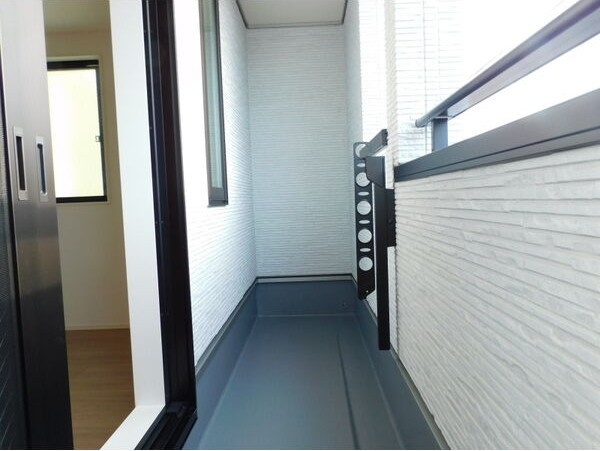 十王町貸家のバルコニー