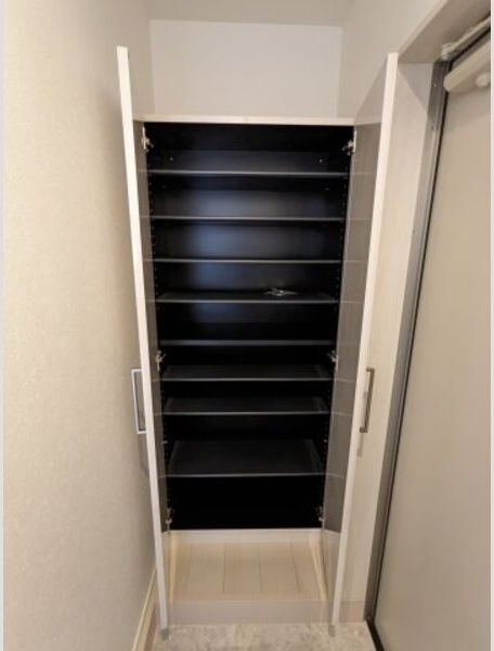 チェリーブロッサム新瑞橋の玄関