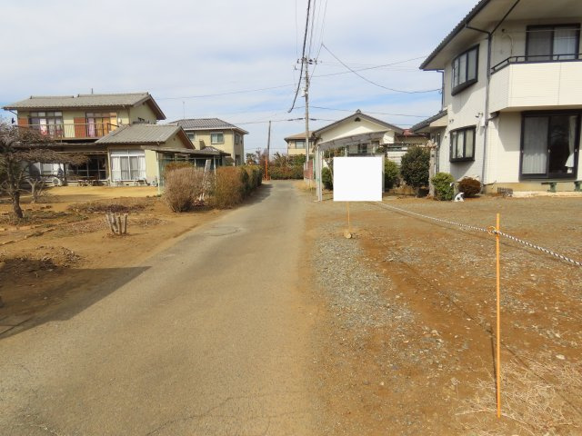 坂戸市石井売地の前面道路含む現地写真