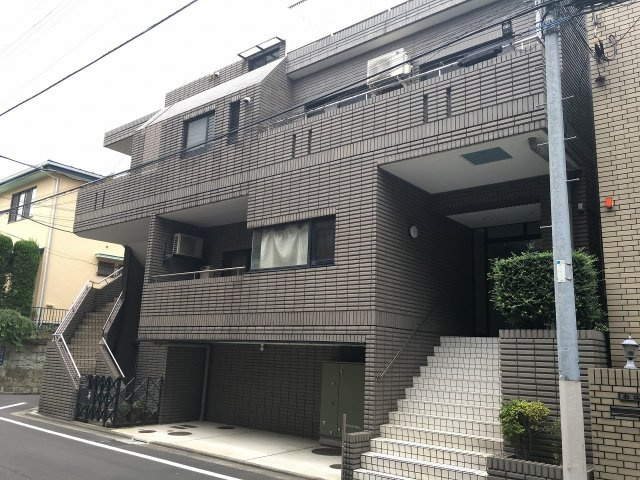 トップヒルズフラット駐車場の外観