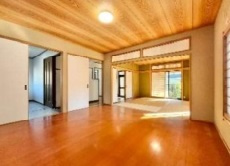 中古一戸建て 飯能市飯能の居間・リビング