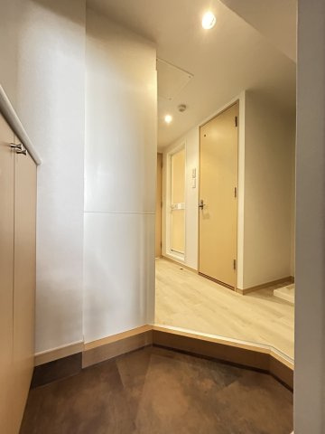 アンセラジオ新越谷の玄関