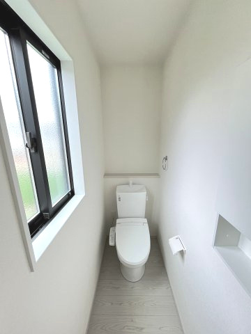 【トイレ】 | 福岡市城南区堤1丁目2期　1号棟（全2棟）【仲介手数料無料・0円】 | 現地写真。1階のトイレです。