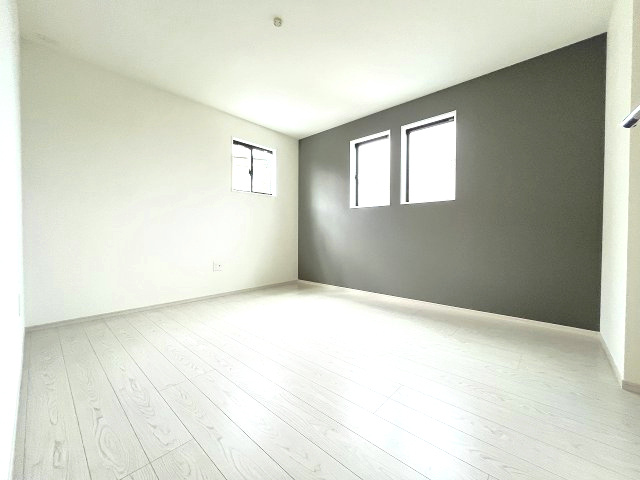 【寝室】 | 福岡市城南区堤1丁目2期　1号棟（全2棟）【仲介手数料無料・0円】 | 現地写真。2階主寝室です。