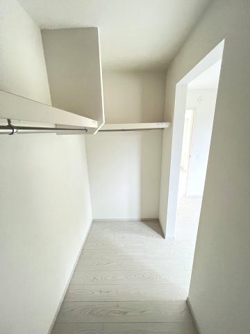 【収納】 | 福岡市城南区堤1丁目2期　1号棟（全2棟）【仲介手数料無料・0円】 | 現地写真。ウォークインクローゼットです。