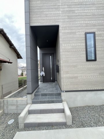 【玄関】 | 福岡市城南区堤1丁目2期　1号棟（全2棟）【仲介手数料無料・0円】 | 現地写真。