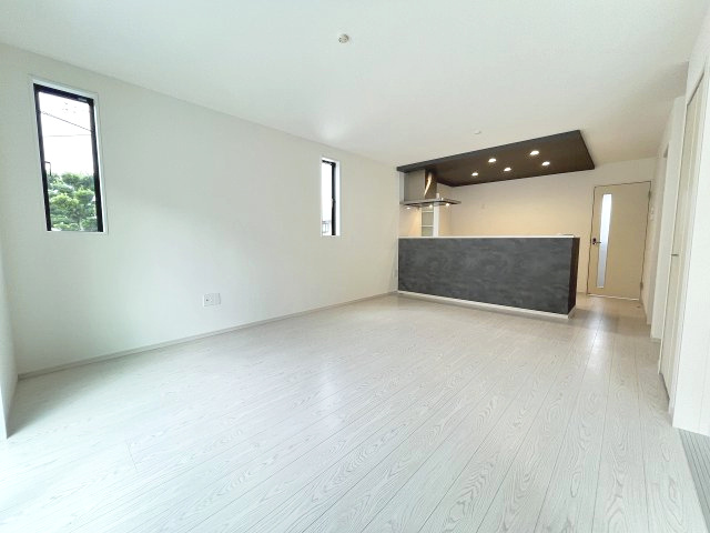 【居間・リビング】 | 福岡市城南区堤1丁目2期　1号棟（全2棟）【仲介手数料無料・0円】 | 現地写真。