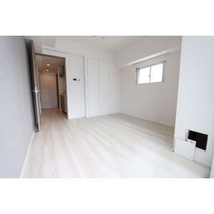 プラウドフラット三越前の居間・リビング