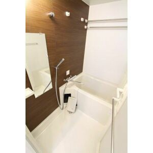 プラウドフラット三越前の浴室