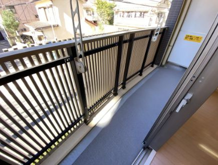 リリー・ラ・アルディスのバルコニー