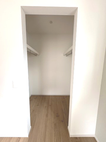 【収納】 | 福岡市城南区堤1丁目2期　2号棟（全2棟）【仲介手数料無料・0円】 | 現地写真。ウォークインクローゼットです。