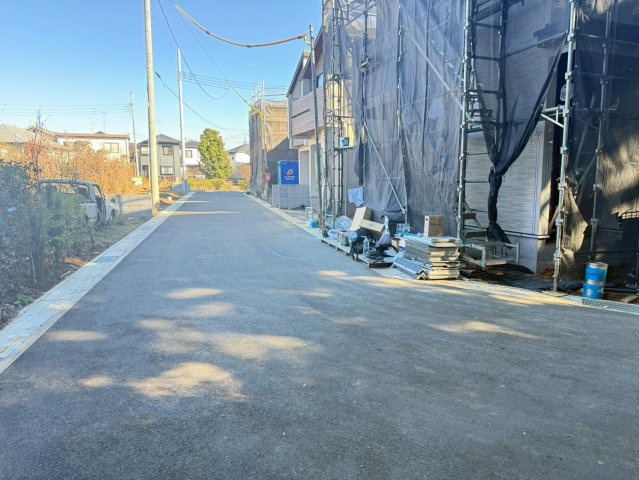 川口市大字安行領家　新築一戸建て　2号棟の前面道路含む現地写真|前面道路含む現地写真です