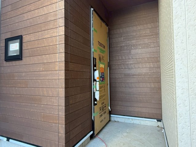 川口市大字安行領家　新築一戸建て　2号棟の玄関|落ち着いた玄関です