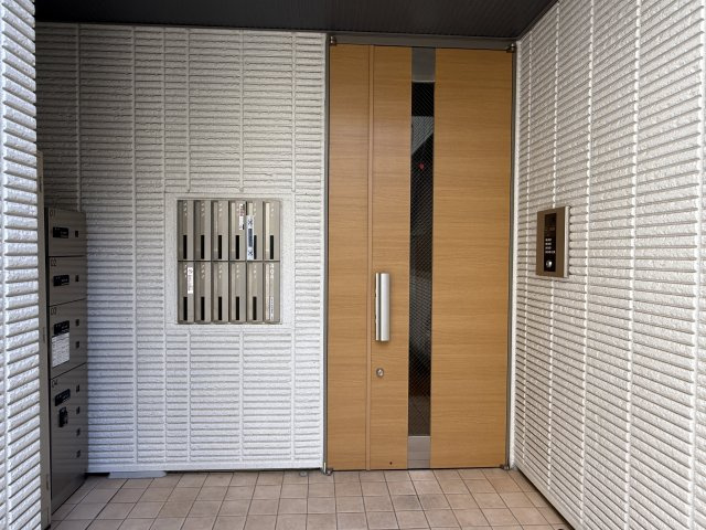 イゼルローン中野のエントランス