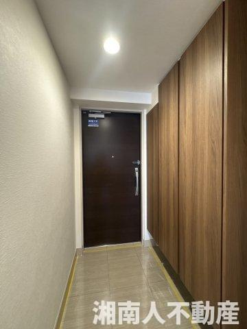 オハナ平塚袖ヶ浜の玄関|収納もある玄関です