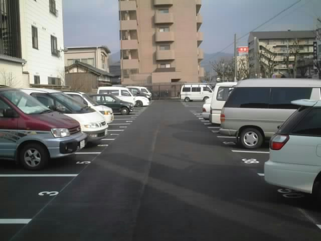 今西モータープール（川原城町276）の外観