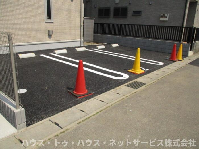 エスポワールⅢの駐車場