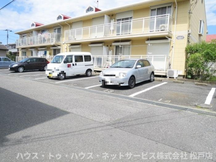 ドミールヴィレッジ　Ⅰの駐車場