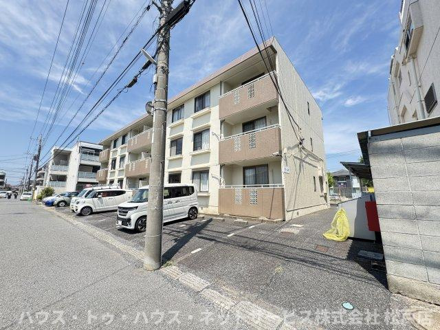 ハイホーム鈴幸の駐車場