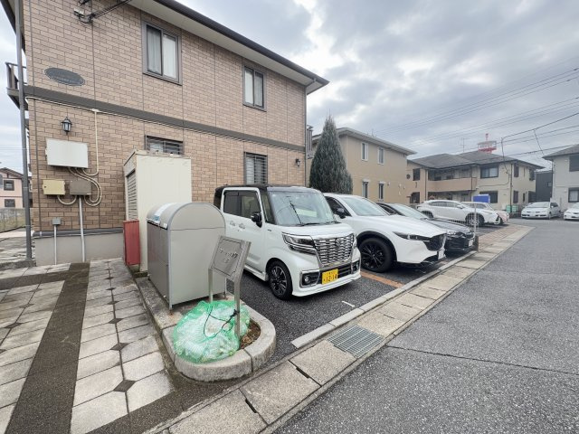 マサーレ・オガワ　B棟の駐車場