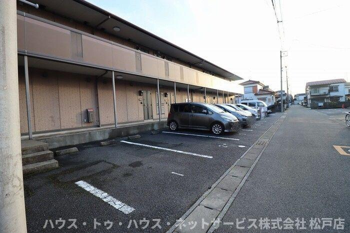 メルベーユの駐車場