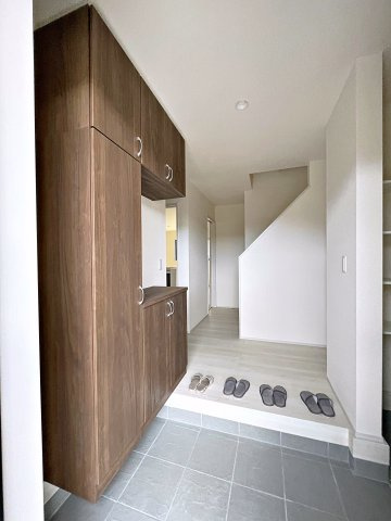 新築戸建・新築建売　いわき市内郷御厩町4丁目第1　御厩小・内郷第一中の玄関