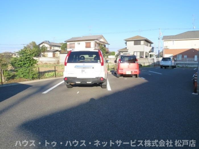 ルミエールモナリエの駐車場