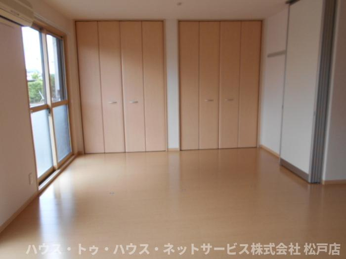 ルミエールモナリエの居間・リビング