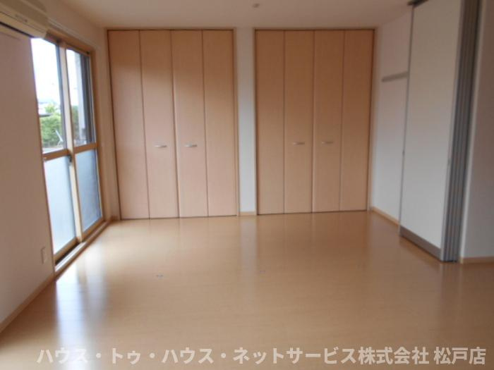 ルミエールモナリエの居間・リビング