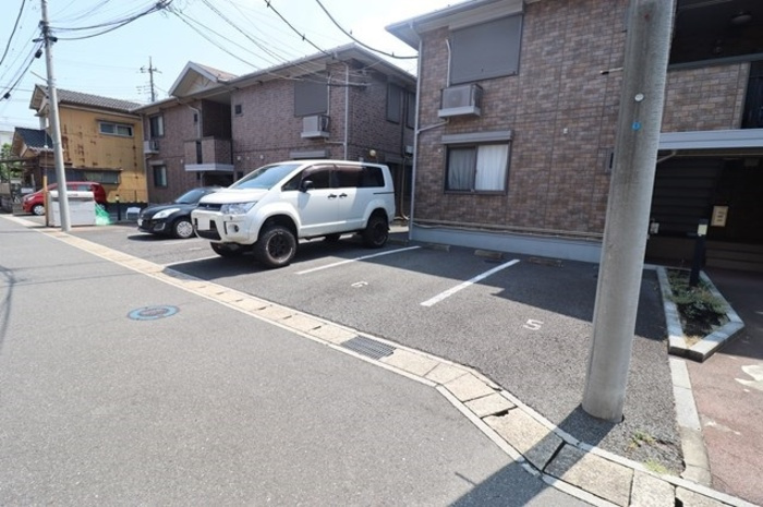 リビングタウンみのり台　Ａの駐車場
