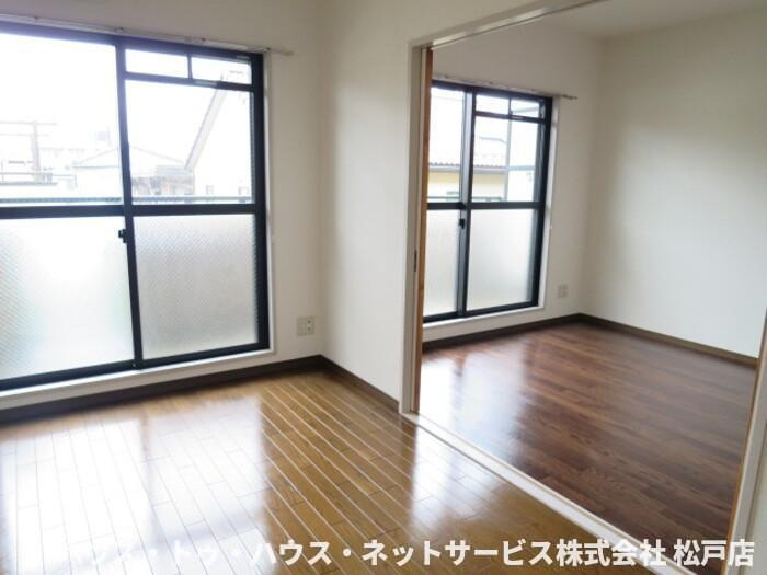 メゾン・フラワーヒルの居間・リビング