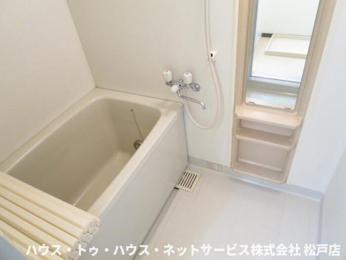 メゾン・フラワーヒルの浴室