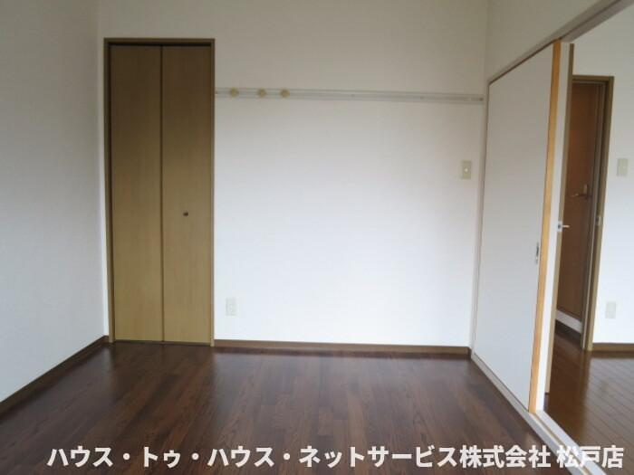 メゾン・フラワーヒルの洋室