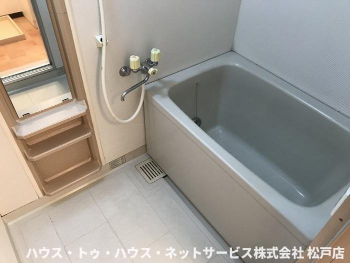 メゾン・フラワーヒルの浴室